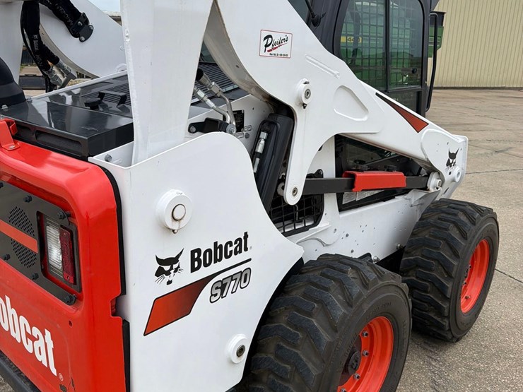 2022-bobcat-s770-image-24
