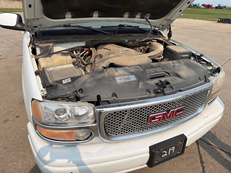 2005-gmc-yukon-denali-image-45