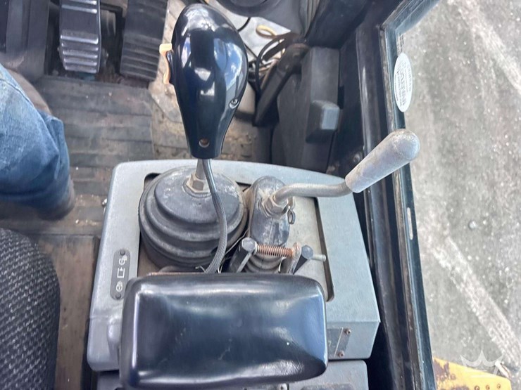 2007-caterpillar-938g-image-17