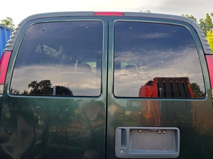 2001-chevrolet-express-3500-image-18