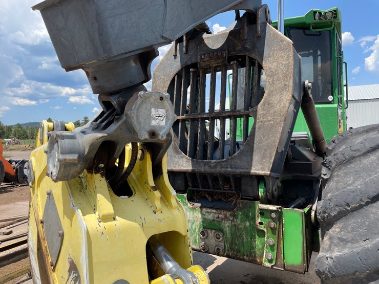 2015-deere-648l-image-23