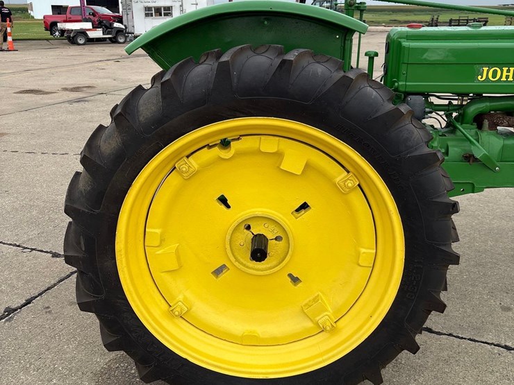 john-deere-b-image-8