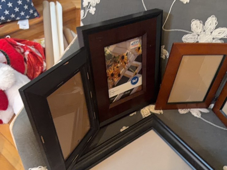 various-unused-picture-frames-and-tablecloth.-also-magazine-rack.-image-4