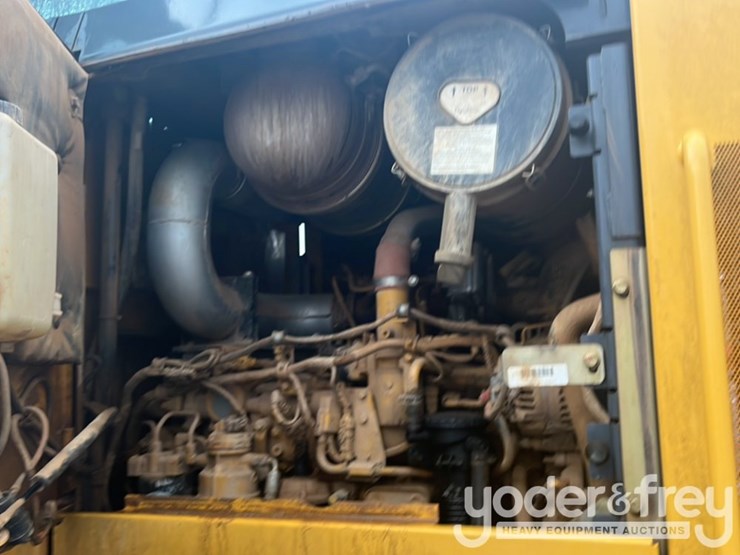 2014-deere-624k-image-57