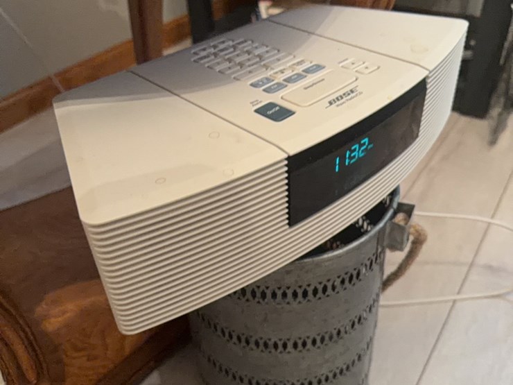 bose-wave-radio,-works-excellent,-does-not-come-with-remote-image-2