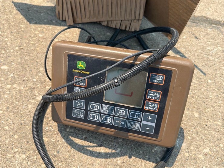 john-deere-582-image-40