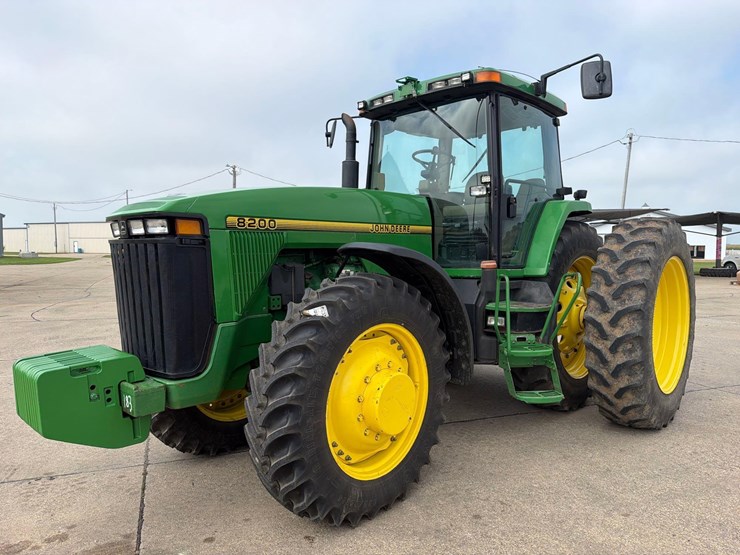 john-deere-8200-image-2