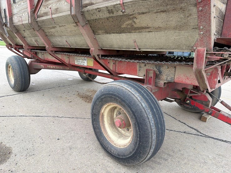 roorda-16ft-rear-unload-silage-wagon-image-11