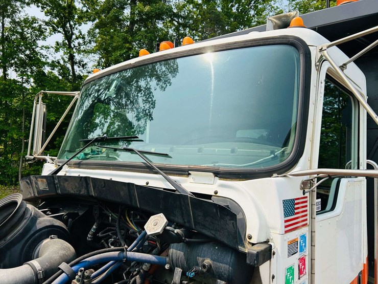 2005-kenworth-t300-image-33