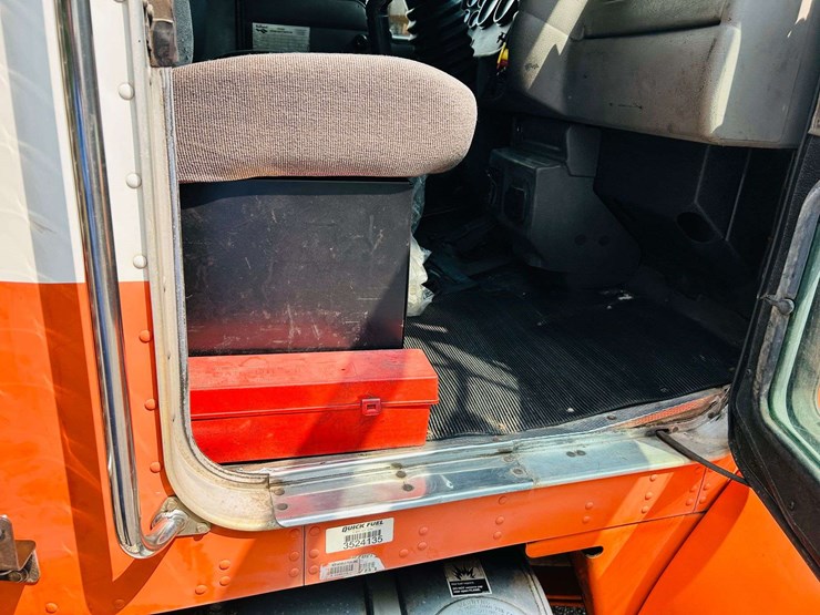 2005-kenworth-t300-image-55