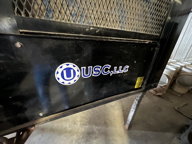 usc-800-seed-treater-with-guardrails-and-screen-image-27