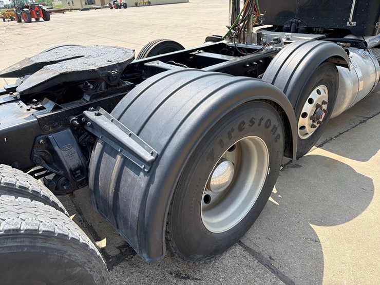 2007-peterbilt-379-image-11