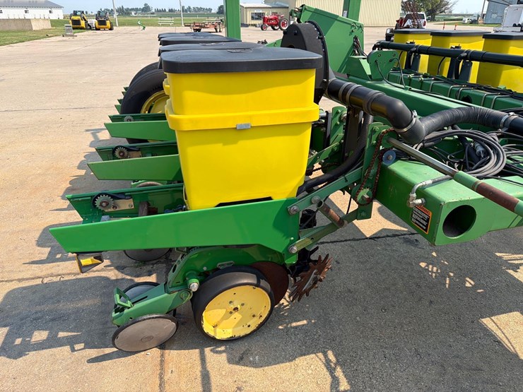 1994-john-deere-7200-image-37