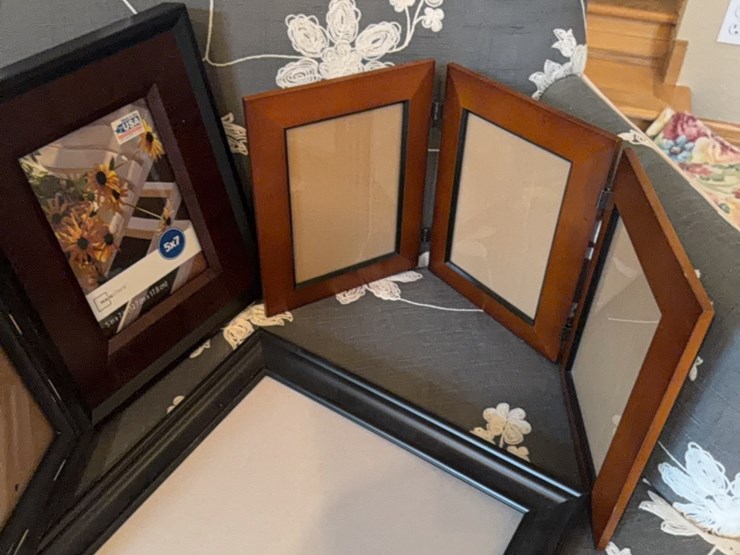 various-unused-picture-frames-and-tablecloth.-also-magazine-rack.-image-6