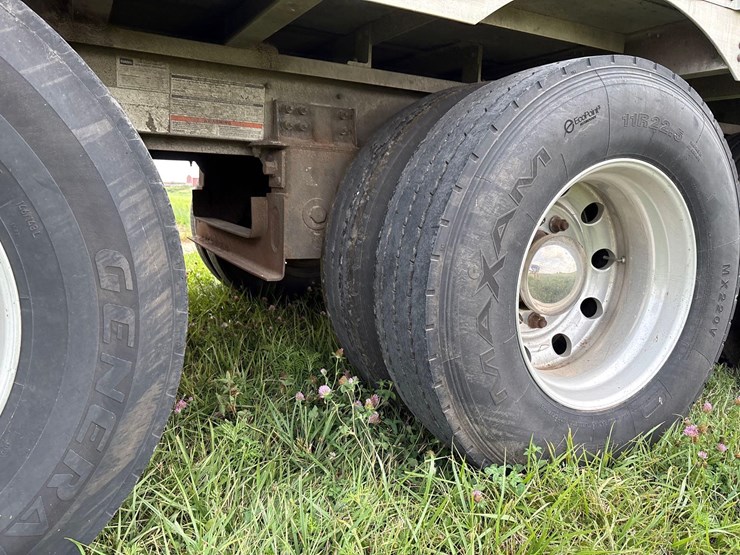 2014-wilson-livestock-trailer-image-57