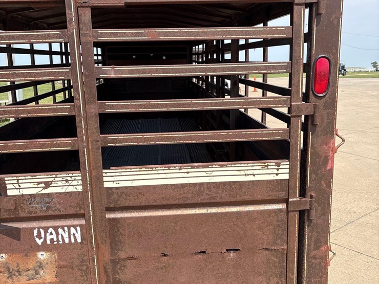 1990-trailmann-7ft-x-24ft-gooseneck-livestock-trailer-image-29
