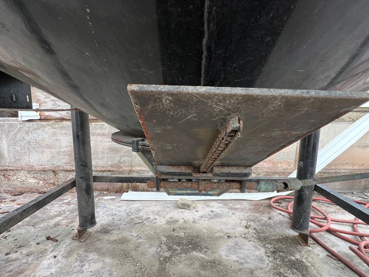 usc-800-seed-treater-with-guardrails-and-screen-image-46