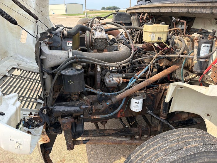 2000-freightliner-fl60-image-41