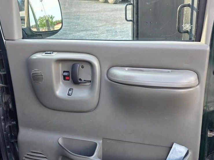 2001-chevrolet-express-3500-image-42