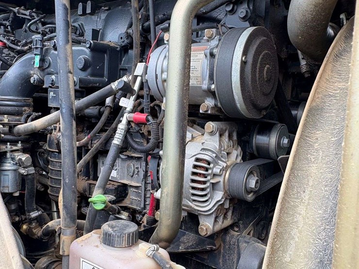 2015-case-ih-620-image-10