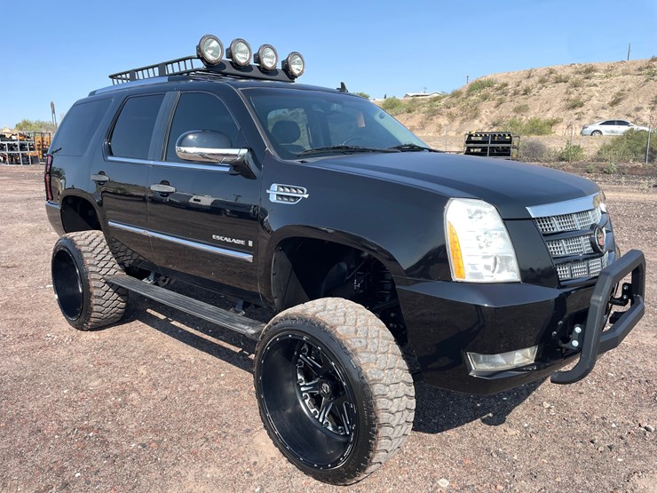 2009-cadillac-escalade-image-3
