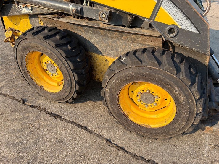new-holland-l150-image-10