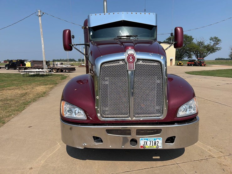 2010-kenworth-t660-image-2