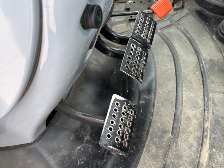 new-holland-ts6.125-image-62