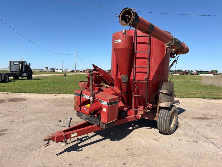 case-ih-1250-image-1