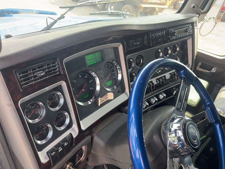 2012-kenworth-t800-image-9