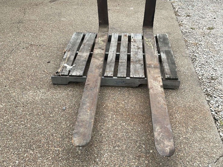 83”-fork-truck-forks-image-2