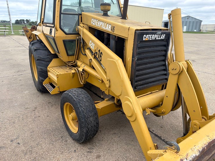 caterpillar-416-image-15