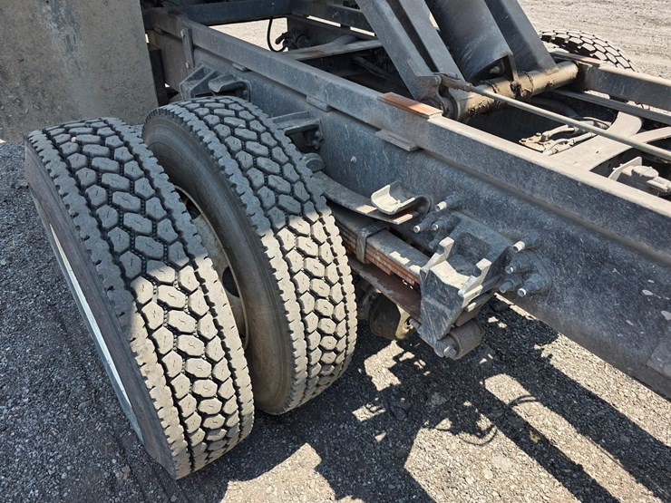 2017-ford-f750-image-23