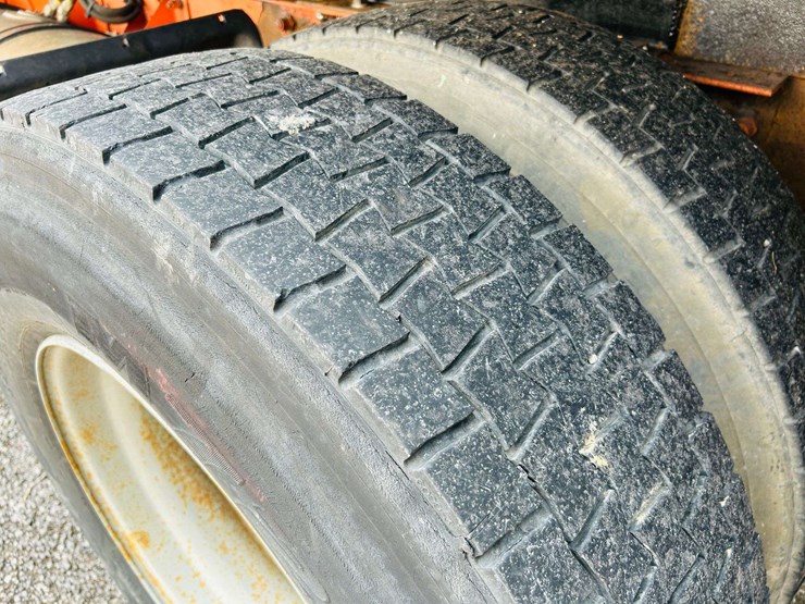 2005-kenworth-t300-image-13