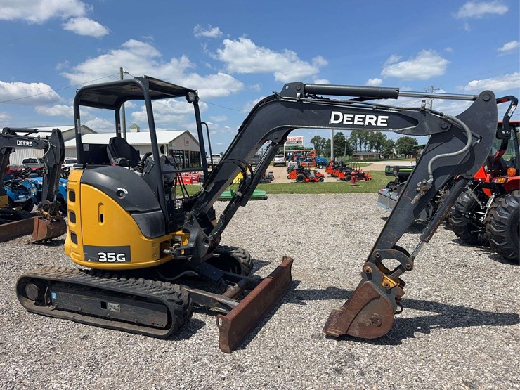 2020-deere-35g-image-1