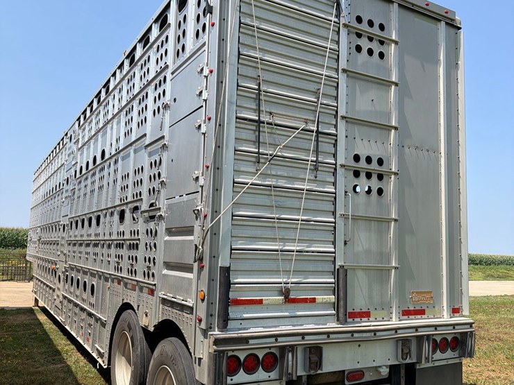2016-merrit-102"-x-48ft-semi-livestock-trailer-image-44