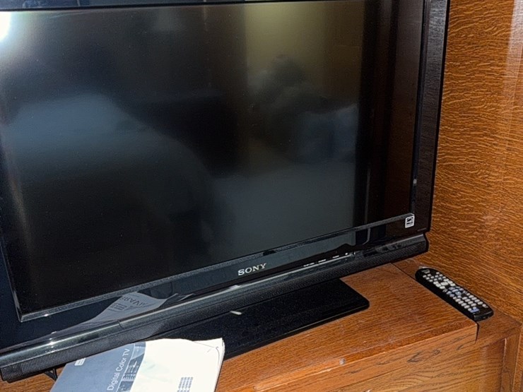 sony-flatscreen-tv-with-remote-and-owners-manual-image-5