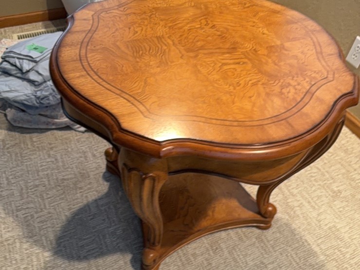 end-table,-nice-shape-image-7