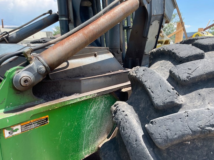 2015-deere-648l-image-15