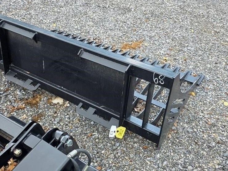 new-wildkat-68"-skidloader-rock-bucket-image-4