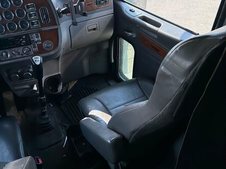 2007-peterbilt-379-image-45