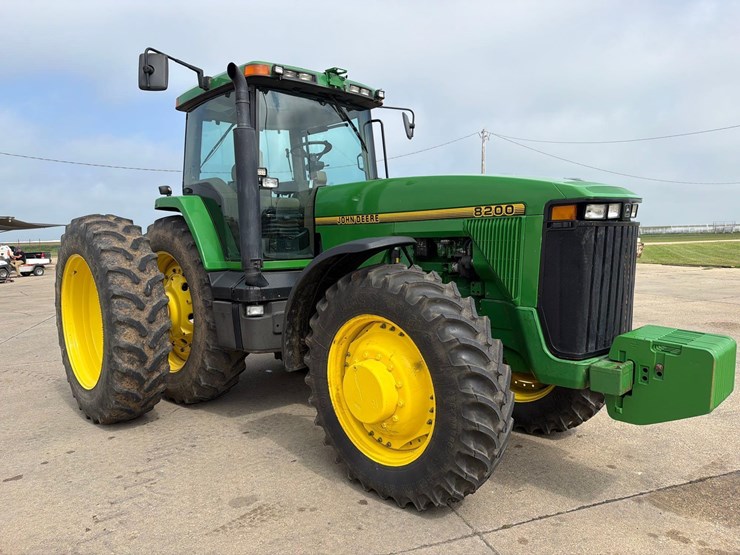 john-deere-8200-image-11