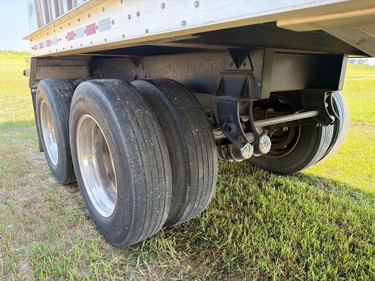 2010-dakota-4100-41ft-semi-grain-trailer-image-30
