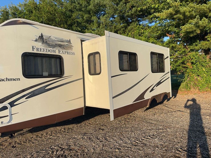 2011-coachmen-292bhds-camper-image-2