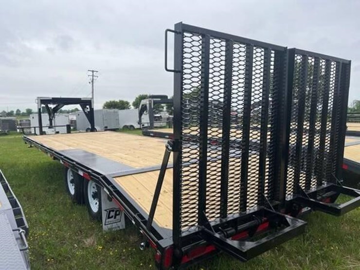 2023-cornpro-20+4-gooseneck-flatbed-image-3