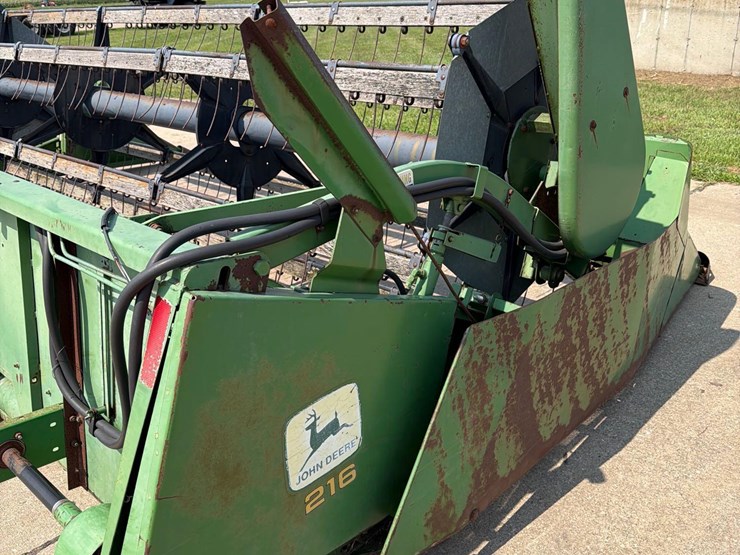 john-deere-216-image-5