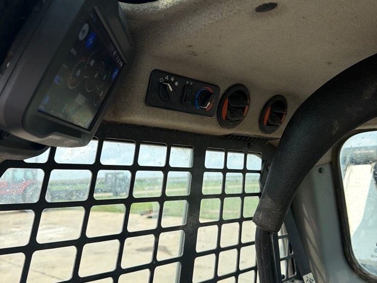 2021-bobcat-t76-image-48
