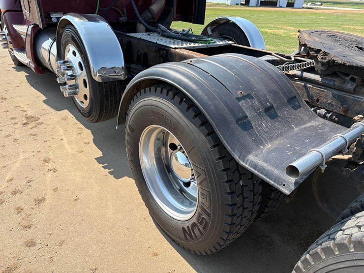 2010-kenworth-t660-image-7