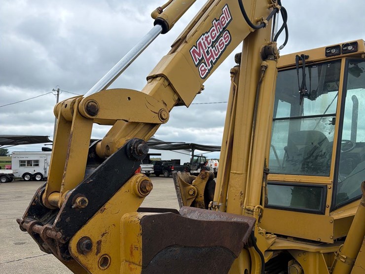 caterpillar-416-image-27