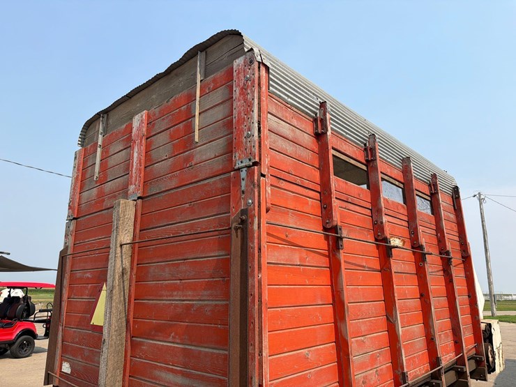 lindsay-14ft-front-unload-silage-wagon-image-27